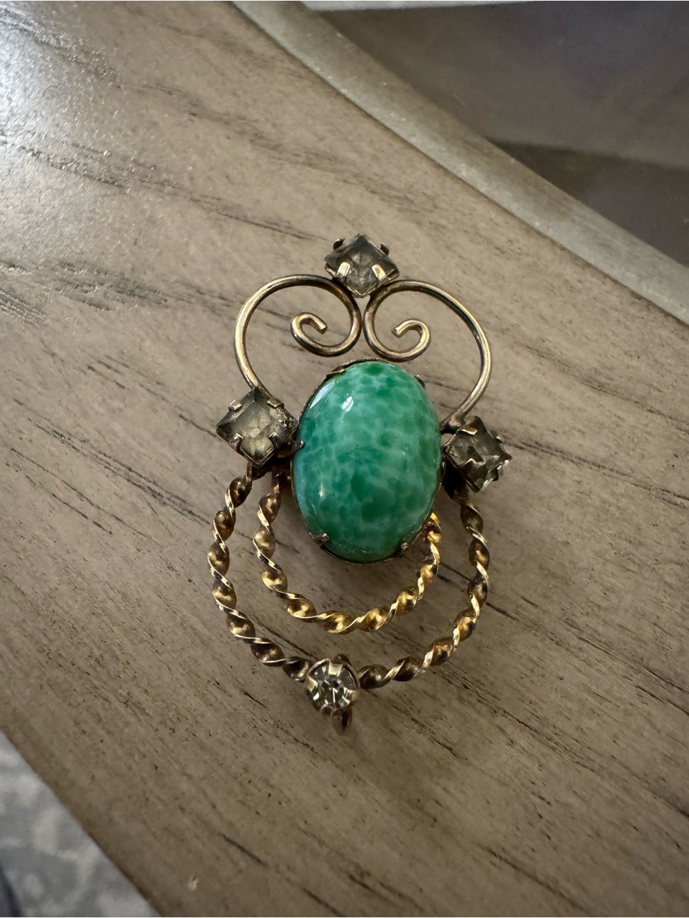 Star Art Vintage-Style 12k Gold Brooch/Pendant with Green Cabochon